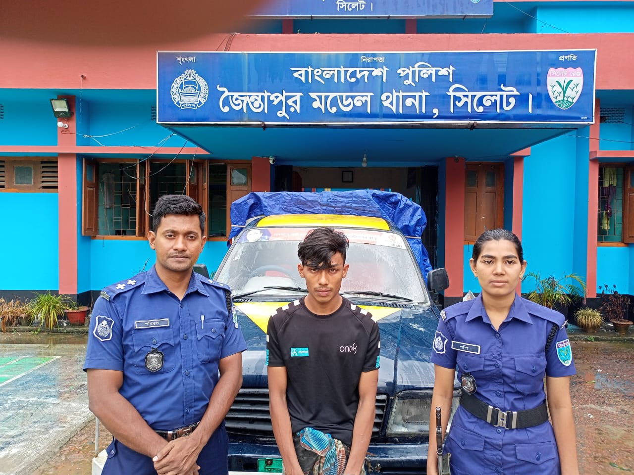 জৈন্তাপুরে ৩০ বস্তা ভারতীয় চিনিসহ আটক ১